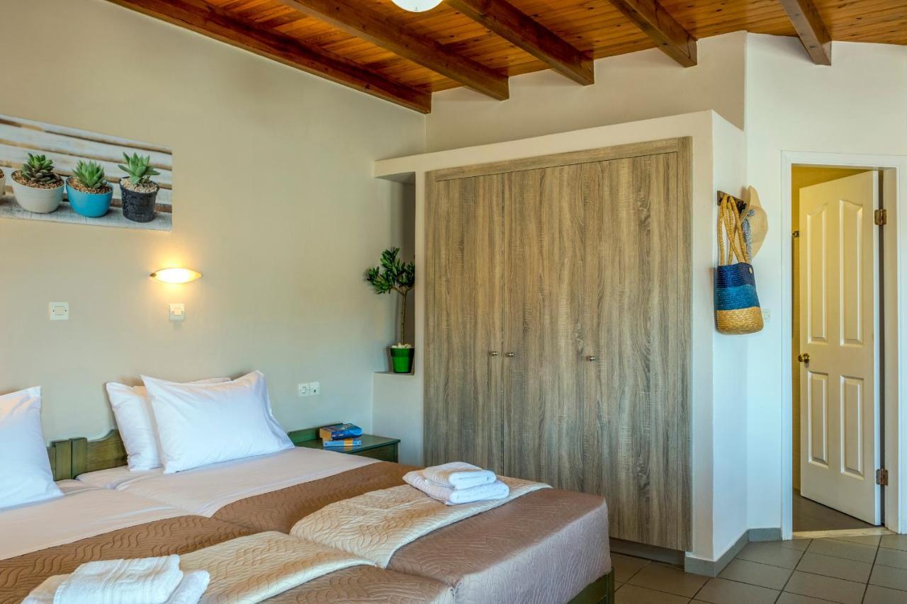 Theos Village Apartments 카토다라초 외부 사진