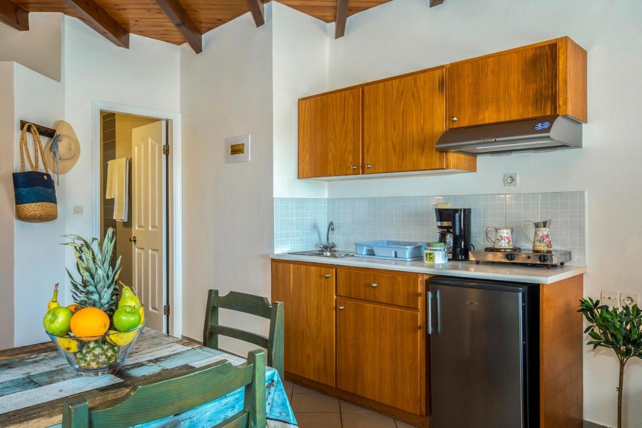 Theos Village Apartments 카토다라초 외부 사진