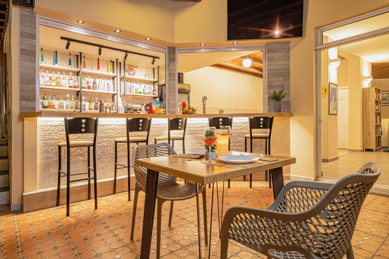 Theos Village Apartments 카토다라초 외부 사진