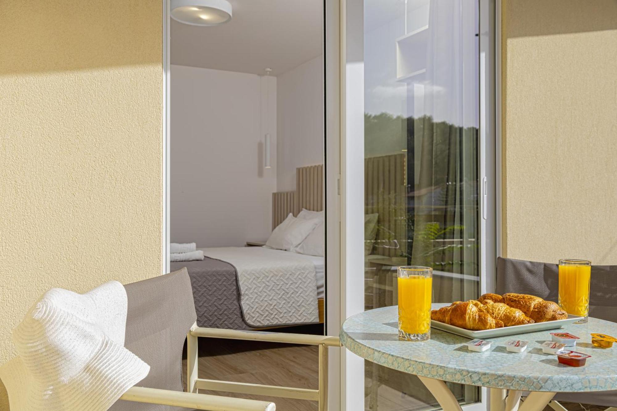 Theos Village Apartments 카토다라초 외부 사진