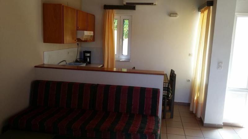 Theos Village Apartments 카토다라초 외부 사진